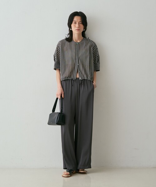 qualite(カリテ)の「【シルエット調整可能】フォルムドロストブラウス 春服 夏服 オフィスカジュアル きれいめ 羽織り シアー(シャツ/ブラウス・レディース・ブラック/オフホワイト/ライム・フリー)」の8枚目の写真