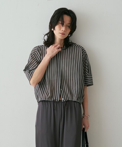 qualite(カリテ)の「【シルエット調整可能】フォルムドロストブラウス 春服 夏服 オフィスカジュアル きれいめ 羽織り シアー(シャツ/ブラウス・レディース・ブラック/オフホワイト/ライム・フリー)」の12枚目の写真