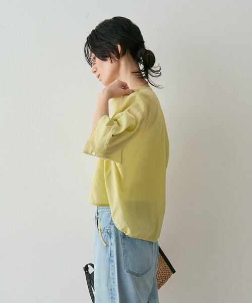 qualite(カリテ)の「【シルエット調整可能】フォルムドロストブラウス 春服 夏服 オフィスカジュアル きれいめ 羽織り シアー(シャツ/ブラウス・レディース・ブラック/オフホワイト/ライム・フリー)」の12枚目の写真