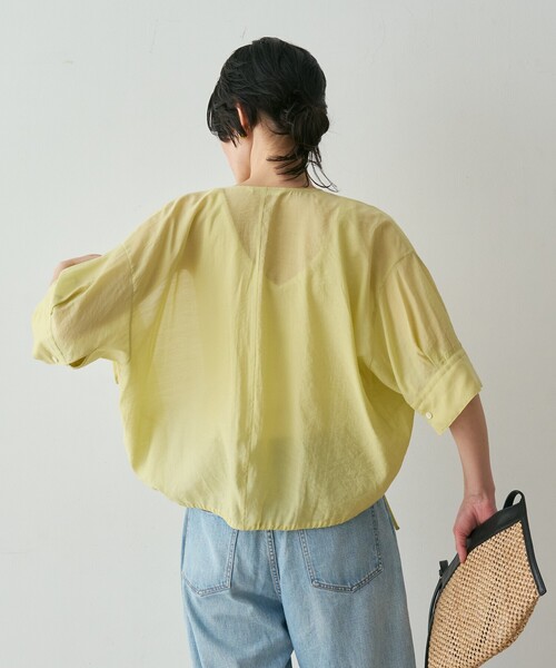 qualite(カリテ)の「【シルエット調整可能】フォルムドロストブラウス 春服 夏服 オフィスカジュアル きれいめ 羽織り シアー(シャツ/ブラウス・レディース・ブラック/オフホワイト/ライム・フリー)」の15枚目の写真