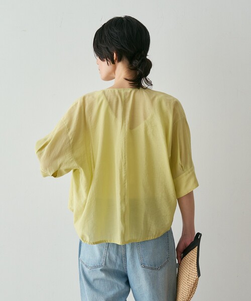 qualite(カリテ)の「【シルエット調整可能】フォルムドロストブラウス 春服 夏服 オフィスカジュアル きれいめ 羽織り シアー(シャツ/ブラウス・レディース・ブラック/オフホワイト/ライム・フリー)」の16枚目の写真