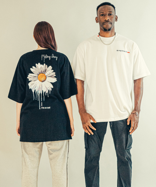 BEOM(ボム)の「メルティングデイジー 特殊綿 オーバーサイズTシャツ ブラック(Tシャツ/カットソー・メンズ・その他・1/2)」の6枚目の写真