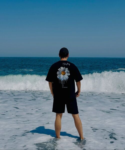 BEOM(ボム)の「メルティングデイジー 特殊綿 オーバーサイズTシャツ ブラック(Tシャツ/カットソー・メンズ・その他・1/2)」の13枚目の写真