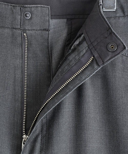marka（マーカ）の「marka / マーカ：WORK PANTS -WASHABLE 2/72 WOOL GABARDINE PIGMENT PRINT-：M26A03PT02C[COR]（その他パンツ・メンズ・チャコールグレー・1(S)/2(M)）」の9枚目の写真