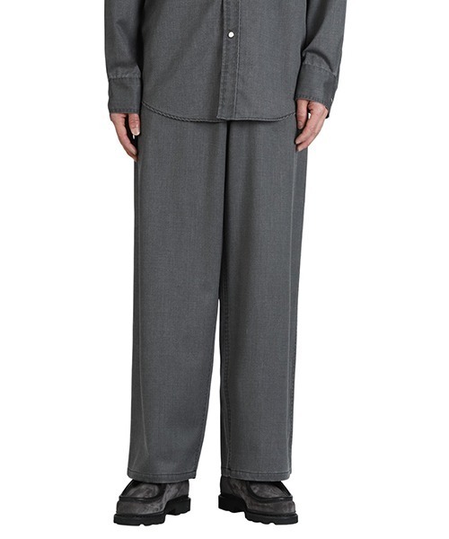 marka（マーカ）の「marka / マーカ：WORK PANTS -WASHABLE 2/72 WOOL GABARDINE PIGMENT PRINT-：M26A03PT02C[COR]（その他パンツ・メンズ・チャコールグレー・1(S)/2(M)）」の6枚目の写真