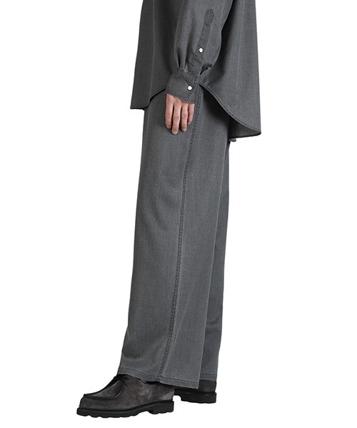 marka（マーカ）の「marka / マーカ：WORK PANTS -WASHABLE 2/72 WOOL GABARDINE PIGMENT PRINT-：M26A03PT02C[COR]（その他パンツ・メンズ・チャコールグレー・1(S)/2(M)）」の5枚目の写真