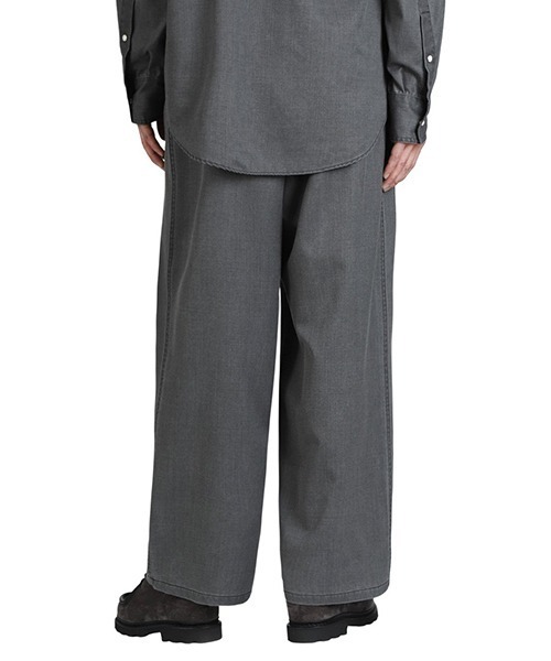marka（マーカ）の「marka / マーカ：WORK PANTS -WASHABLE 2/72 WOOL GABARDINE PIGMENT PRINT-：M26A03PT02C[COR]（その他パンツ・メンズ・チャコールグレー・1(S)/2(M)）」の4枚目の写真