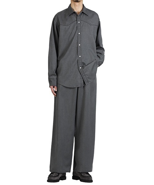 marka（マーカ）の「marka / マーカ：WORK PANTS -WASHABLE 2/72 WOOL GABARDINE PIGMENT PRINT-：M26A03PT02C[COR]（その他パンツ・メンズ・チャコールグレー・1(S)/2(M)）」の3枚目の写真