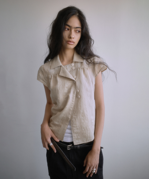 PORTERNA(ポルテナ)の「WRAP BUTTON CAP SLEEVE BLOUSE-BEIGE(シャツ/ブラウス・レディース・その他・OS)」の6枚目の写真