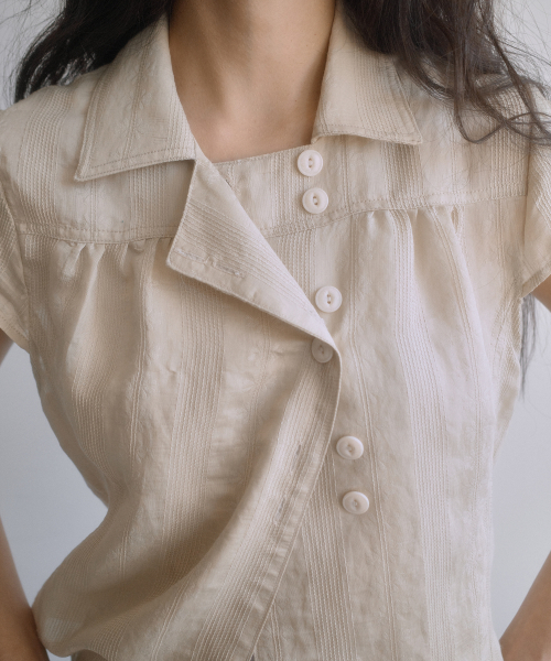 PORTERNA(ポルテナ)の「WRAP BUTTON CAP SLEEVE BLOUSE-BEIGE(シャツ/ブラウス・レディース・その他・OS)」の7枚目の写真
