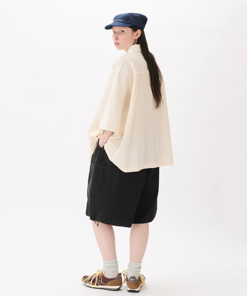 WISM（ウィズム）の「Estudio Niksen / エストゥディオ・ニクセン Slit Cargo Balloon Shorts（その他パンツ・メンズ・ブラック/チャコールグレー・2/1）」の21枚目の写真