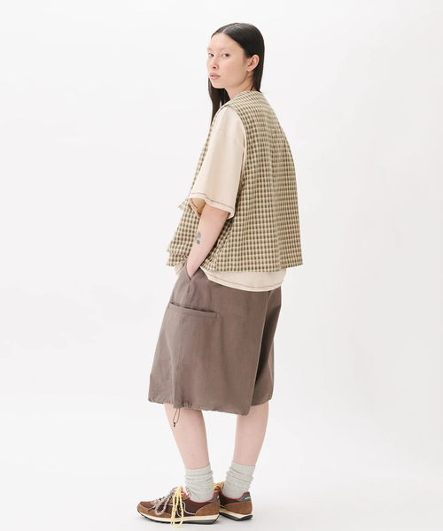 WISM（ウィズム）の「Estudio Niksen / エストゥディオ・ニクセン Slit Cargo Balloon Shorts（その他パンツ・メンズ・ブラック/チャコールグレー・2/1）」の13枚目の写真