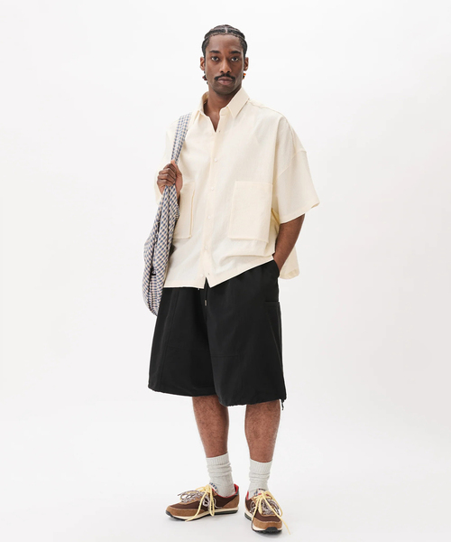 WISM（ウィズム）の「Estudio Niksen / エストゥディオ・ニクセン Slit Cargo Balloon Shorts（その他パンツ・メンズ・ブラック/チャコールグレー・2/1）」の14枚目の写真