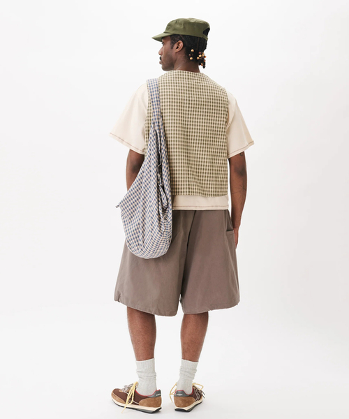 WISM（ウィズム）の「Estudio Niksen / エストゥディオ・ニクセン Slit Cargo Balloon Shorts（その他パンツ・メンズ・ブラック/チャコールグレー・2/1）」の3枚目の写真