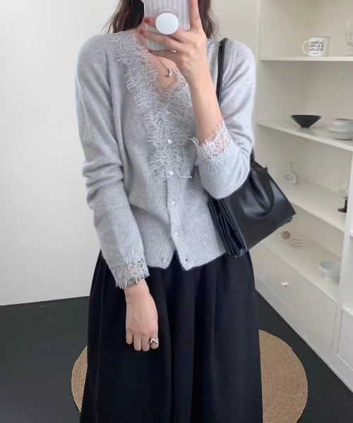LUCPY(ラクピー)の「レースVネックニットカーディガン(カーディガン/ボレロ・レディース・アイボリー/ブルー・X-LARGE/LARGE/MEDIUM/SMALL)」の2枚目の写真