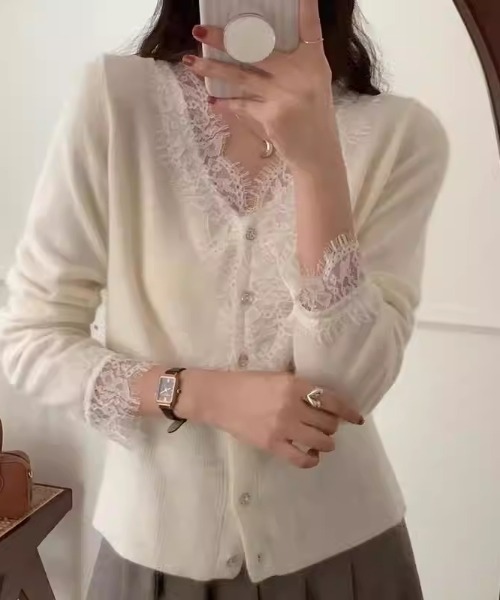LUCPY(ラクピー)の「レースVネックニットカーディガン(カーディガン/ボレロ・レディース・アイボリー/ブルー・X-LARGE/LARGE/MEDIUM/SMALL)」の1枚目の写真