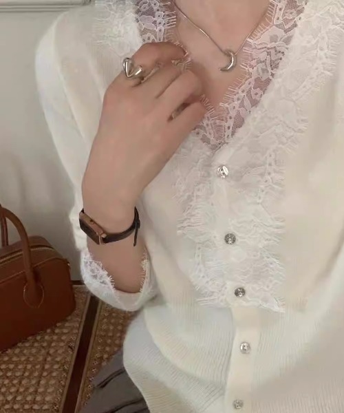 LUCPY(ラクピー)の「レースVネックニットカーディガン(カーディガン/ボレロ・レディース・アイボリー/ブルー・X-LARGE/LARGE/MEDIUM/SMALL)」の3枚目の写真