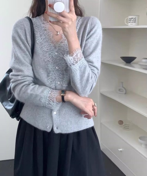 LUCPY(ラクピー)の「レースVネックニットカーディガン(カーディガン/ボレロ・レディース・アイボリー/ブルー・X-LARGE/LARGE/MEDIUM/SMALL)」の4枚目の写真