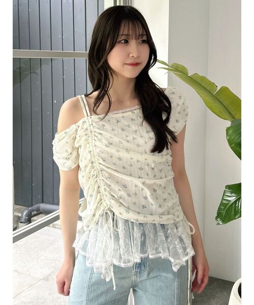 dazzlin（ダズリン）の「ラッピングワンショルリボントップス（Tシャツ/カットソー・レディース・イエロー/オフホワイト/グレー・FREE）」の4枚目の写真