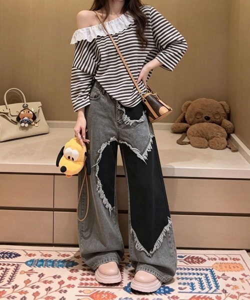 ViViDAY(ビビデー)の「ハート形切り替えデザインデニムワイドパンツ(デニムパンツ・レディース・ブラック・S/L/M)」の2枚目の写真