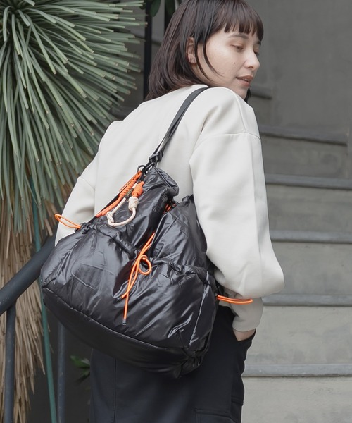 KiU(キウ)の「パフィー2WAYショルダー & ナップサック(ショルダーバッグ・レディース・ブラウン/シルバー/ブラック・FREE)」の1枚目の写真
