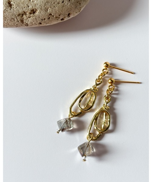 tone（トーン）の「【cocolani】［金属アレルギー対応］ガラスキューブピアス(MA)（ピアス（両耳用）・レディース・ゴールド/シルバー・FREE）」の2枚目の写真