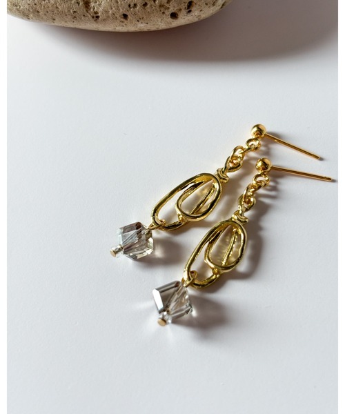 tone（トーン）の「【cocolani】［金属アレルギー対応］ガラスキューブピアス(MA)（ピアス（両耳用）・レディース・ゴールド/シルバー・FREE）」の5枚目の写真