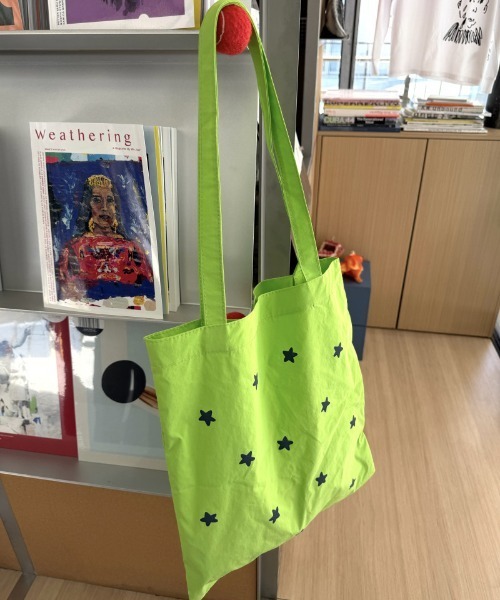 WEGO（ウィゴー）の「[A4・PC収納可]星柄ワンハンドルトートバッグ（トートバッグ・レディース・イエロー/グリーン・FREE）」の16枚目の写真