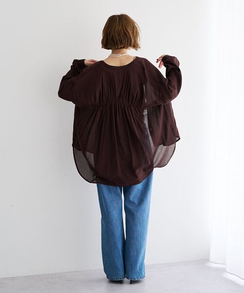 YECCA VECCA(イェッカヴェッカ)の「ドライタッチシアーバンドカラーシャツ(シャツ/ブラウス・レディース・ブラック/グレイッシュベージュ/ブラウン・FREE)」の5枚目の写真