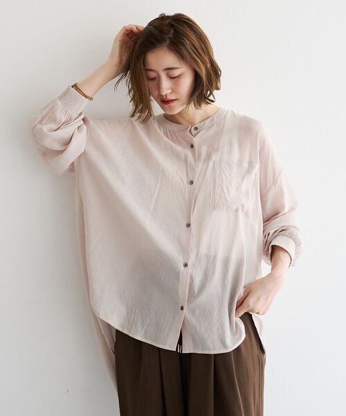 YECCA VECCA(イェッカヴェッカ)の「ドライタッチシアーバンドカラーシャツ(シャツ/ブラウス・レディース・ブラック/グレイッシュベージュ/ブラウン・FREE)」の7枚目の写真