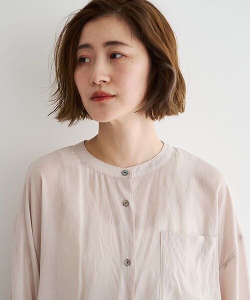 YECCA VECCA(イェッカヴェッカ)の「ドライタッチシアーバンドカラーシャツ(シャツ/ブラウス・レディース・ブラック/グレイッシュベージュ/ブラウン・FREE)」の8枚目の写真