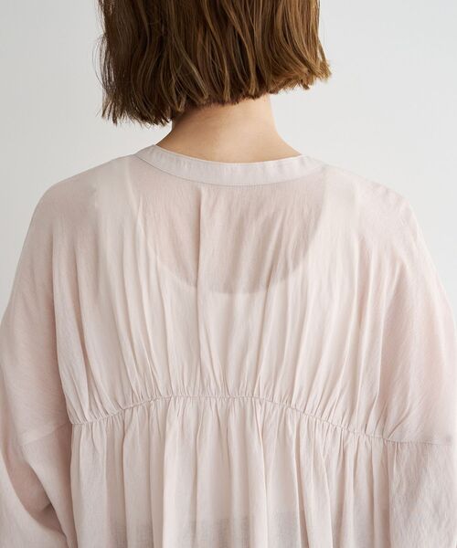 YECCA VECCA(イェッカヴェッカ)の「ドライタッチシアーバンドカラーシャツ(シャツ/ブラウス・レディース・ブラック/グレイッシュベージュ/ブラウン・FREE)」の10枚目の写真