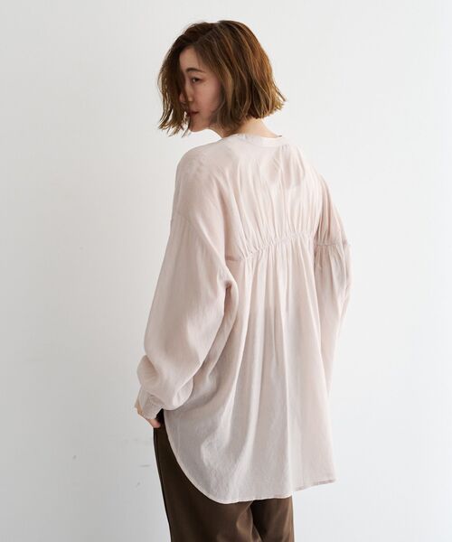 YECCA VECCA(イェッカヴェッカ)の「ドライタッチシアーバンドカラーシャツ(シャツ/ブラウス・レディース・ブラック/グレイッシュベージュ/ブラウン・FREE)」の16枚目の写真