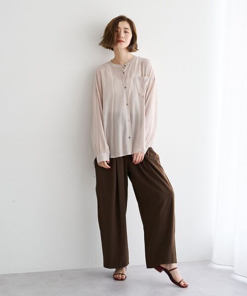 YECCA VECCA(イェッカヴェッカ)の「ドライタッチシアーバンドカラーシャツ(シャツ/ブラウス・レディース・ブラック/グレイッシュベージュ/ブラウン・FREE)」の17枚目の写真