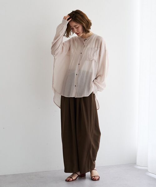 YECCA VECCA(イェッカヴェッカ)の「ドライタッチシアーバンドカラーシャツ(シャツ/ブラウス・レディース・ブラック/グレイッシュベージュ/ブラウン・FREE)」の18枚目の写真