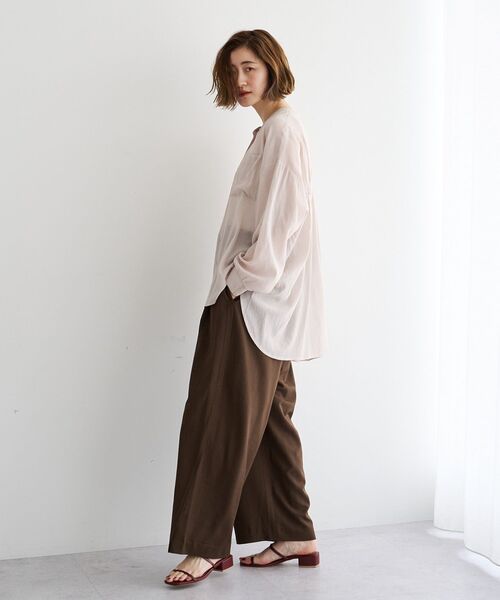 YECCA VECCA(イェッカヴェッカ)の「ドライタッチシアーバンドカラーシャツ(シャツ/ブラウス・レディース・ブラック/グレイッシュベージュ/ブラウン・FREE)」の20枚目の写真