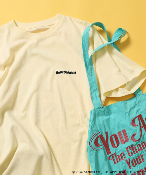 sanrio（サンリオ）の「SANRIO/サンリオ ”HAPIDANBUI” 目隠しコミック柄 プリントTシャツ/ハピダンブイ（Tシャツ/カットソー・レディース・レモンイエロー/チャコール/オフホワイト・ﾌﾘ-）」の3枚目の写真