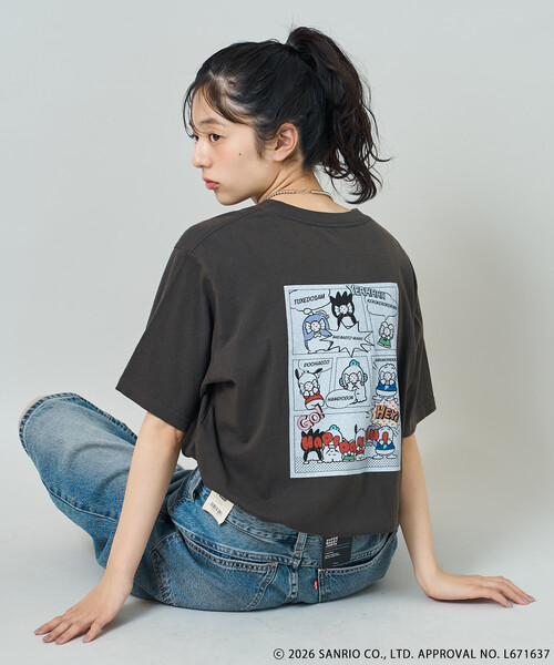 sanrio（サンリオ）の「SANRIO/サンリオ ”HAPIDANBUI” 目隠しコミック柄 プリントTシャツ/ハピダンブイ（Tシャツ/カットソー・レディース・レモンイエロー/チャコール/オフホワイト・ﾌﾘ-）」の15枚目の写真