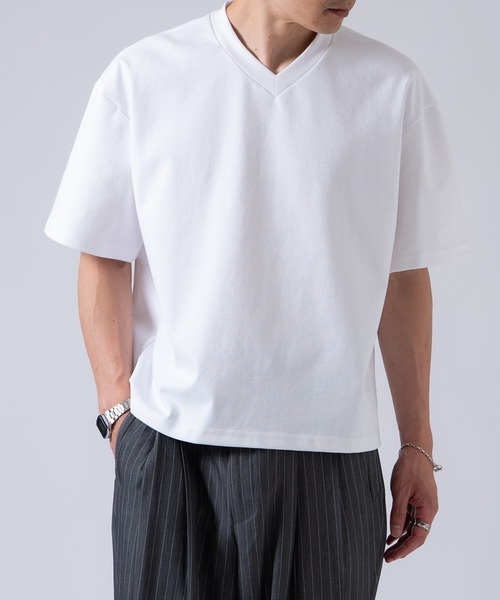 OXA(オグザ)の「ショート丈 無地 半袖VネックTシャツ OXA(Tシャツ/カットソー・メンズ・グレー/ブラック/ホワイト・FREE)」の4枚目の写真
