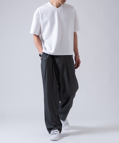 OXA(オグザ)の「ショート丈 無地 半袖VネックTシャツ OXA(Tシャツ/カットソー・メンズ・グレー/ブラック/ホワイト・FREE)」の7枚目の写真
