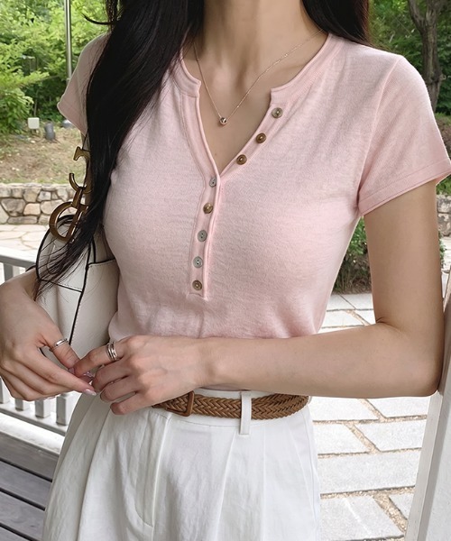 COCOMOMO(ココモモ)の「大人のキレカジニット スキッパーネックサマーニット サマーニット フレンチスリーブ シアーニット スキッパーネック Vネック スキッパーニット 半袖 ニット シアー 透け感 オフィスカジュアル 夏服(ニット/セーター・レディース・ライトブルー/アイボリー/ピンク/ベージュ/ブラック・FREE)」の5枚目の写真