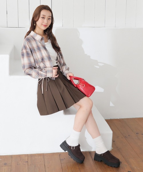 Honeys(ハニーズ)の「ドロストショート丈シャツ(シャツ/ブラウス・レディース・ブラック系その他2/ブラウン系その他2/ベージュ系その他2/ネイビー系1・L/M/S)」の8枚目の写真