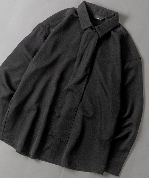 JOHN'S CLOSET(ジョンズクローゼット)の「【a】ナチュラルストレッチ ネクタイ付き ルーズシルエットシャツ 長袖/イージーケア/2WAY(シャツ/ブラウス・メンズ・ホワイト/ブラック/ホワイト系その他・MEDIUM/LARGE)」の3枚目の写真