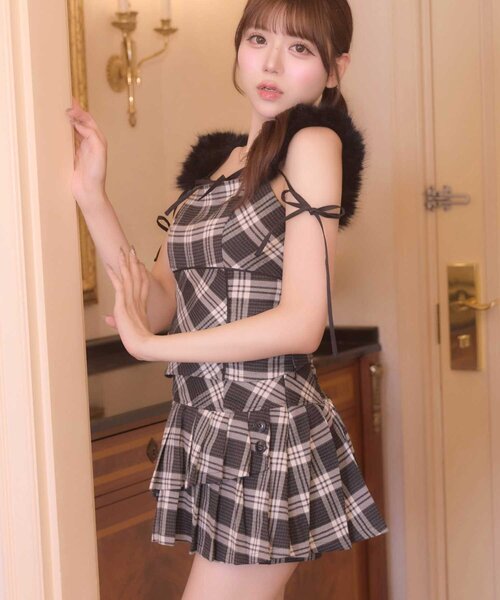 Belle Charme(ベルシャルム)の「【Belle Charme】Fur Strap Cami Tops(キャミソール・レディース・ブラウン/ブラック・FREE)」の4枚目の写真