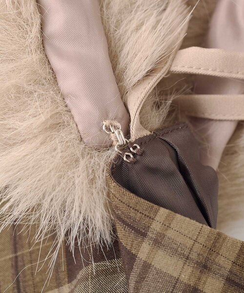 Belle Charme(ベルシャルム)の「【Belle Charme】Fur Strap Cami Tops(キャミソール・レディース・ブラウン/ブラック・FREE)」の21枚目の写真
