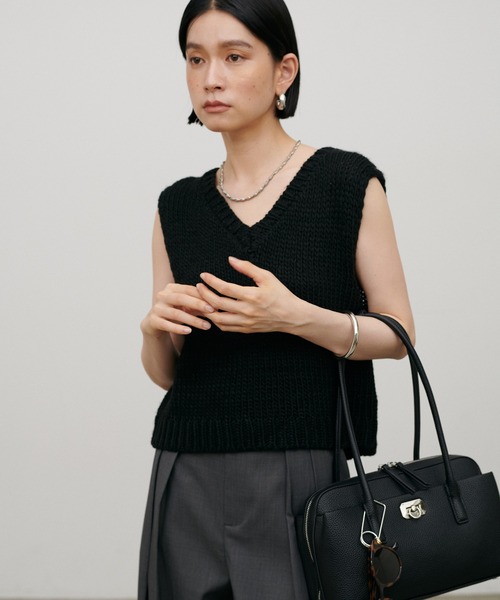 LARUTA(ラルータ)の「【LARUTA】ロービングショート丈ベスト(ベスト・レディース・ブラック/ベージュ・FREE)」の4枚目の写真