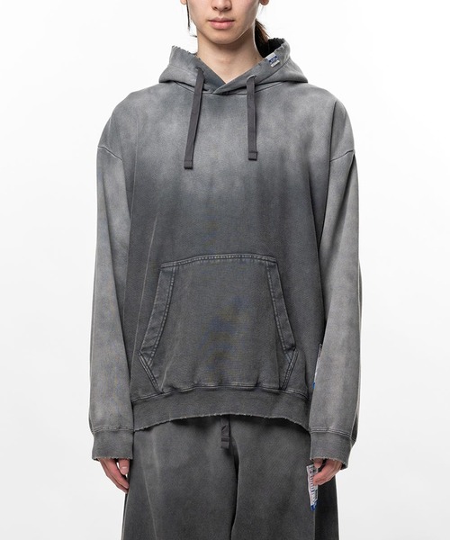 In・stru(men-tal).(インストルメンタル)の「【in・stru(men-tal).】FRENCH TERRY DISTRESSED HOODIE(パーカー・メンズ・ブラック/レッド/タン/グリーン・46/48)」の2枚目の写真