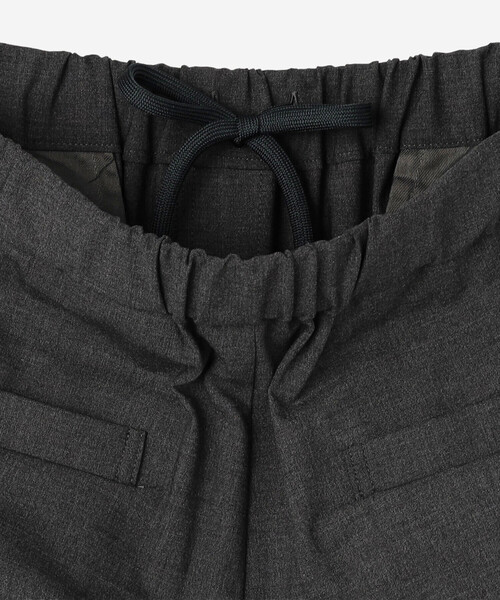 Morris & Sons(モリスアンドサンズ)の「MORRIS & SONS | テーパード イージーパンツ WOMEN(その他パンツ・レディース・グレー/ブラック・1/0)」の7枚目の写真
