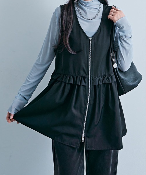 kirakiraShop（キラキラショップ）の「ミドル丈 ギャザー ジップ ベスト（ベスト・レディース・ベージュ/ブラック/チャコール・FREE）」の4枚目の写真