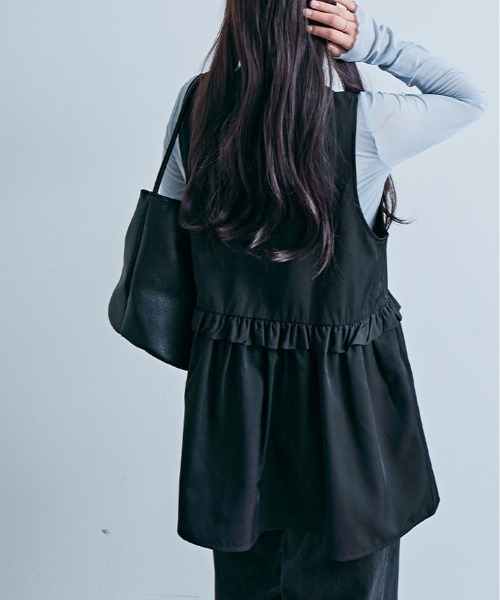 kirakiraShop（キラキラショップ）の「ミドル丈 ギャザー ジップ ベスト（ベスト・レディース・ベージュ/ブラック/チャコール・FREE）」の5枚目の写真